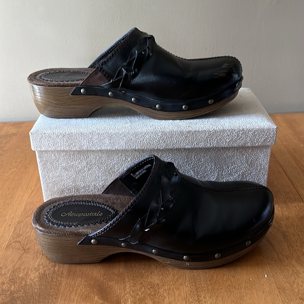 Aeropostale Vintage  Brown Platform Clogs. Size 9. Good condition.